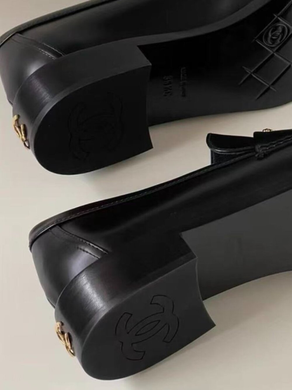 Chanel Black Leather CC Logo Loafers Size 38 - Picture 4 of 5